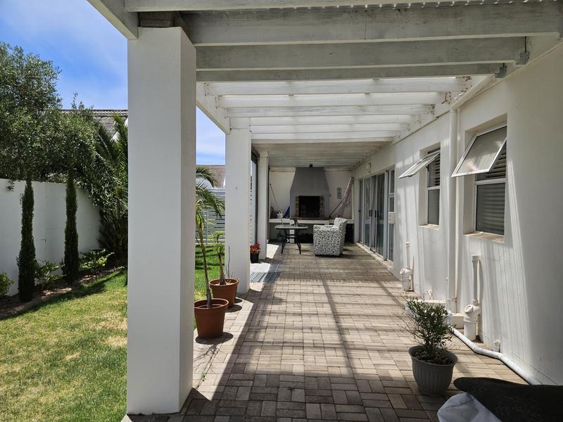 4 Bedroom Property for Sale in Golden Mile Western Cape